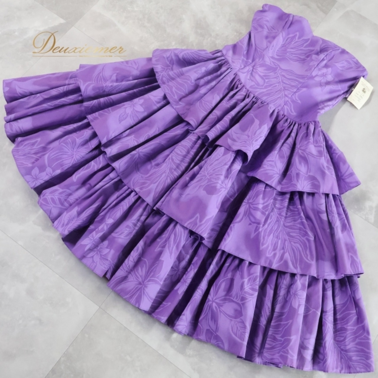 フラダンス 衣装 ワンピース ドレス CC Fashions パープル系 ハワイ製 チューブトップ フリル モンステラ柄 プルメリア柄 かわいい 華やか 鮮やか 明るい 豪華 上品 ハワイアン アロハ ハワイアンプリント ダンス レッスン 練習 エレガント