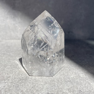 クラッククォーツ タワー型34(アイリスクォーツ) ◇ 天然石・鉱物・パワーストーン