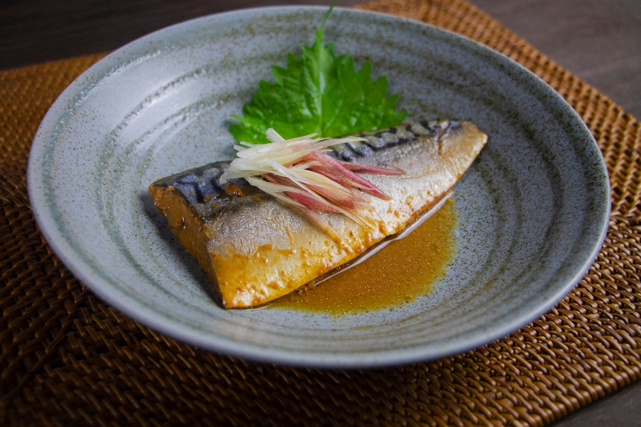 【簡単調理　常温　長期保存】　サバの味噌煮・いわしの醤油煮詰合せ（計８袋） - 1