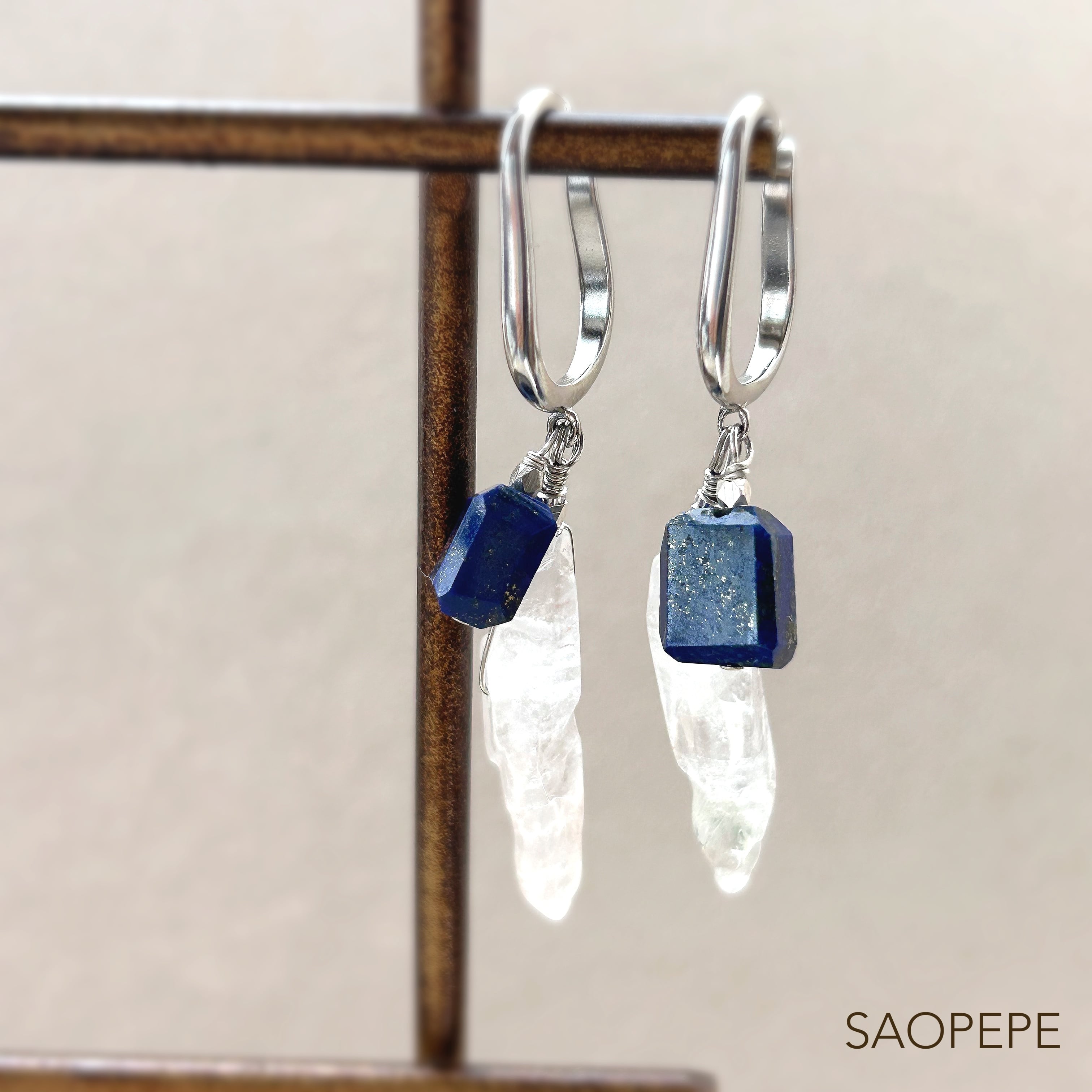 Lapis Lazuliとポイント水晶のイヤーカフ | SAOPEPE Online Shop