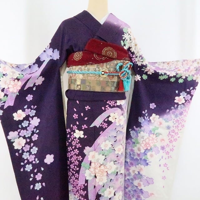 美品 桜 金駒刺繍 着物 成人式 正絹“少し大人の顔を見せながら可愛らし ...