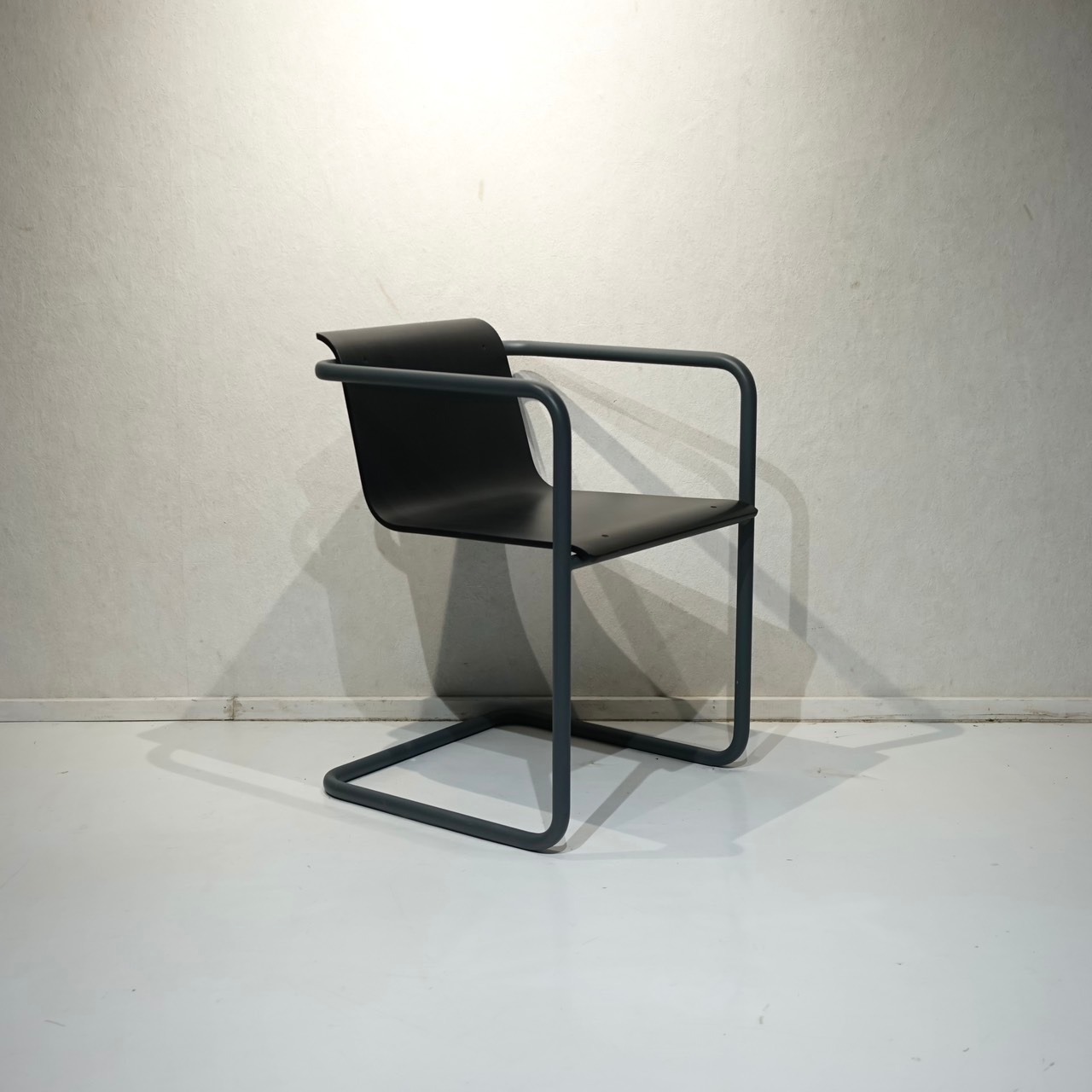 MUJI 無印良品 THONET トーネット スチールパイプチェア ダイニングチェア アームチェア カンティレバー チェア 椅子 バウハウス モダン ミニマル インダストリアル