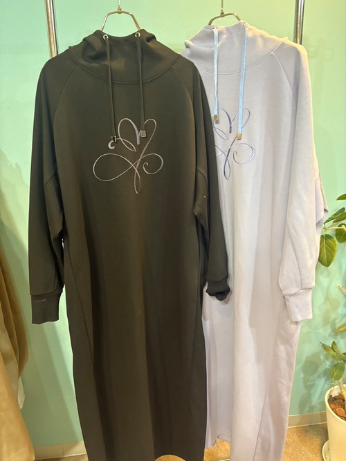 GALENA　刺繍ロゴパーカーワンピース　70060-7100