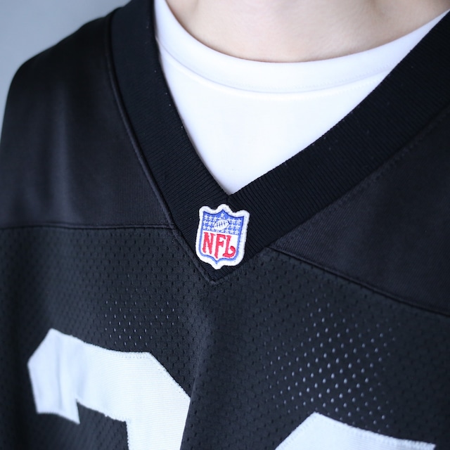 "Reebok×NFL" 24 numbering over silhouette black game shirt