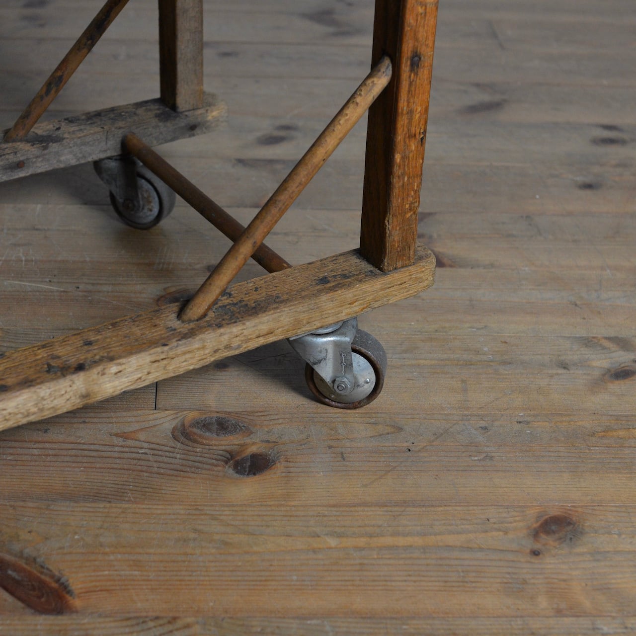 アントステラ　アメリカンカントリー　アンティーク　家具　ミニエタジュール　棚 アントステラ アメリカンカントリー アンティーク 家具 ミニエタ