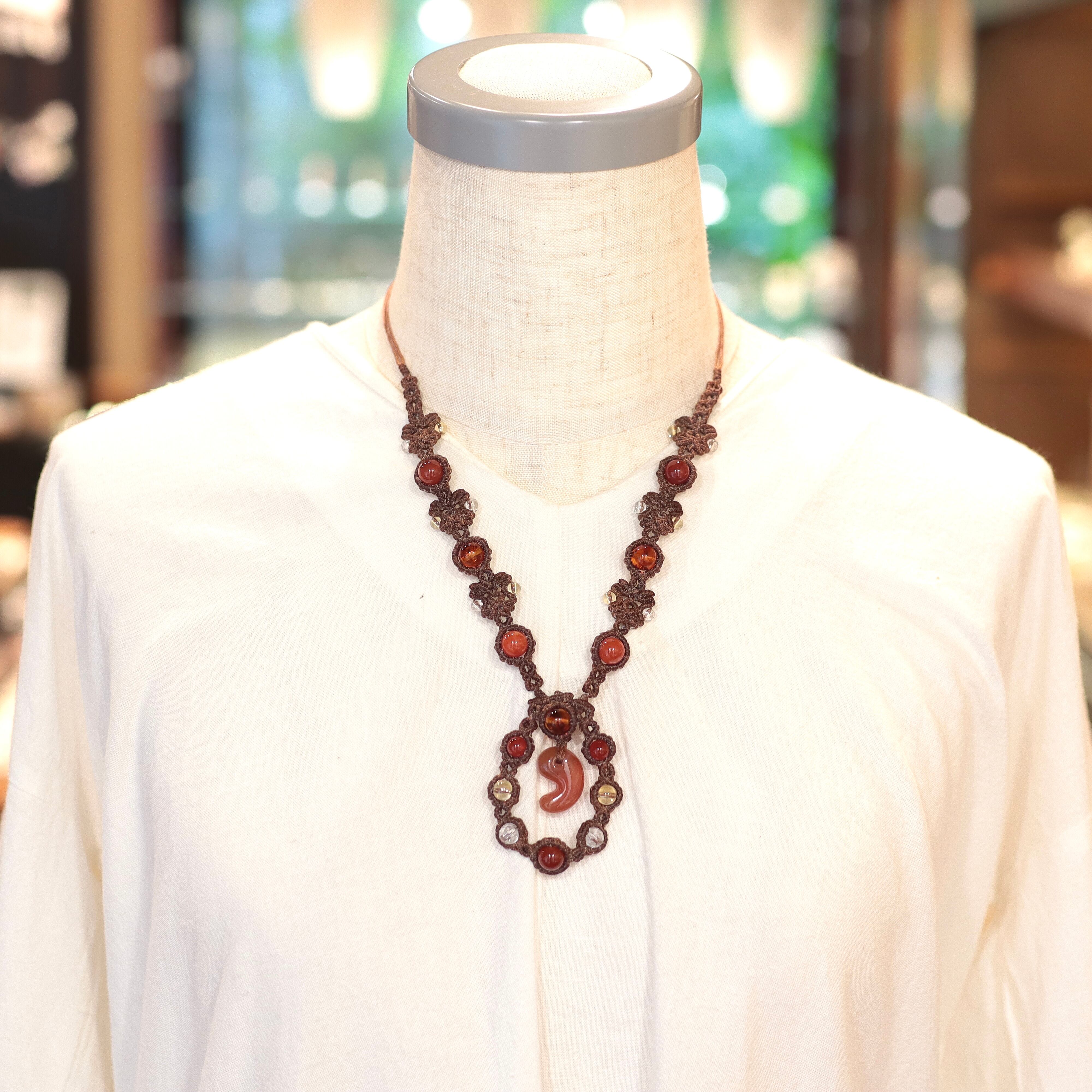 南紅めのう】勾玉マクラメネックレス | たまゆらsakai⚓minato～天然石  