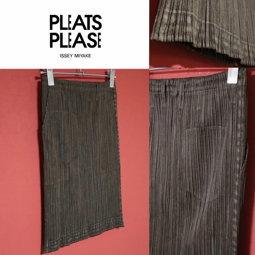 PLEATS PLEASE