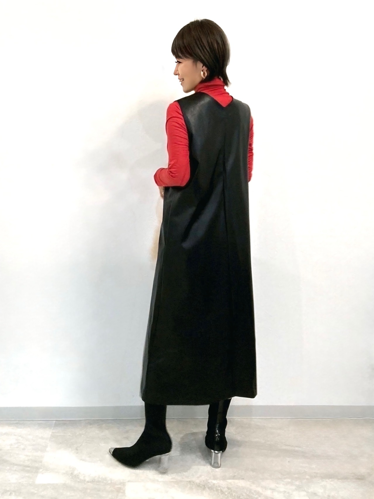 Vネックレザージャンスカ