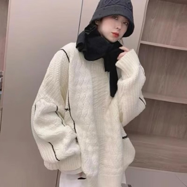 【送料無料】 トップス セーター プルオーバー 白トップス 袖あり 長袖 ドロップショルダー 萌袖 Uネック ラウンドネック 襟なし ワイド かわいい 大人可愛い きれいめ シンプル カジュアル 大人 上品 おしゃれ お洒落 大人女子 こなれ感 キュート ルーズ 主役級 存在感 無地 配色 秋 冬 10代 20代 30代 レディース 女性用 学生 通学 デート お出かけ 女子会 お泊まり 休日 着回し 普段使い 韓国 韓国系 オルチャン ファッション コーデ スタイル 楽ちん 暖かい 防寒 体系カバー