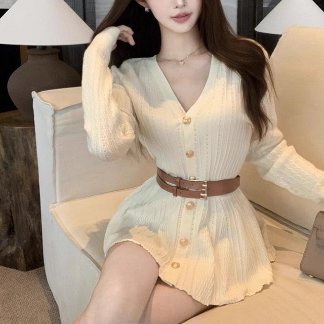 ベルト付きVネックペプラムトップス  韓国カジュアル♡〈2025 AW〉