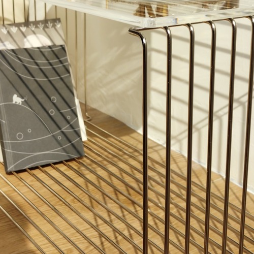 ワイヤーフレーム家具 モダンインテリア スタイリッシュ収納 キューブ型 サイドテーブル 北欧風 ミニマルデザイン メタルフレーム 多機能家具 おしゃれ インダストリアル