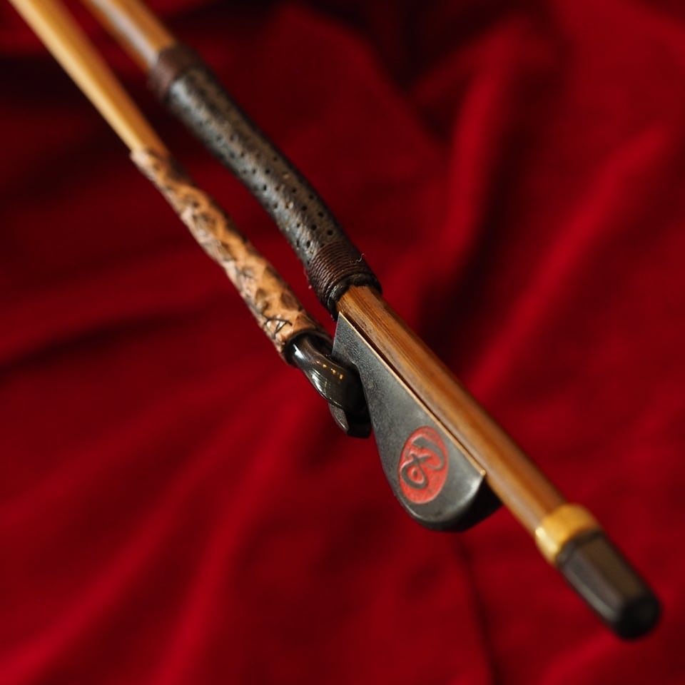 王小迪　二胡弓 紅竹　約83cm 二胡弓（精品紅竹弓 王小迪製品 北京式/北式） - 二胡の通販、卸販売