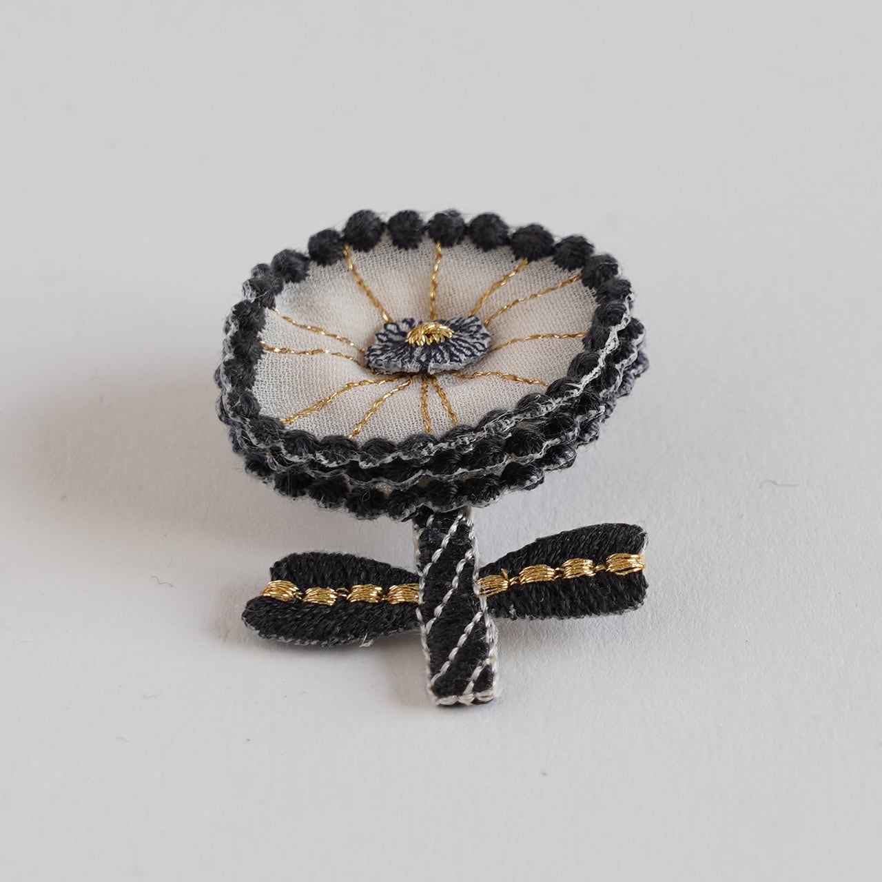 再入荷】Braw 立体刺繍ブローチ 