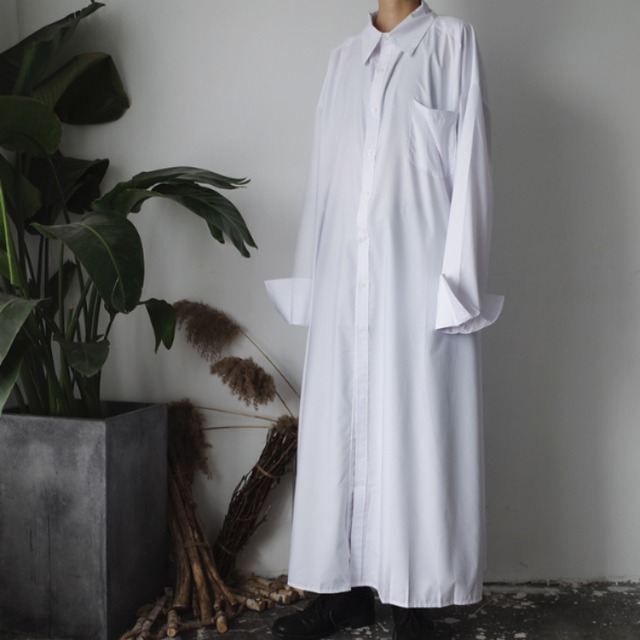 サイドスリット スーパー ロングシャツ スリットシャツ シャツワンピース シャツワンピ 変形シャツ ビッグシルエット ボリュームシャツ メンズ ユニセックス 黒 ブラック 白 ホワイト モード系 ヴィジュアル系 V系 ゴシック オーバーサイズ ゆるシャツ ロングシャツ