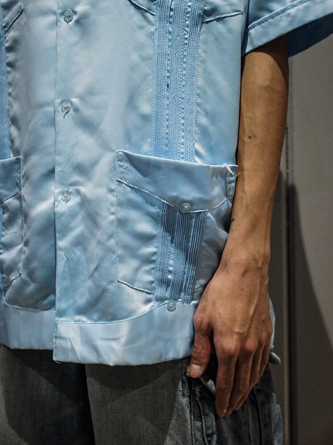 add (C) vintage】Scorpion Embroidery Beautiful Satin Cuba Shirt