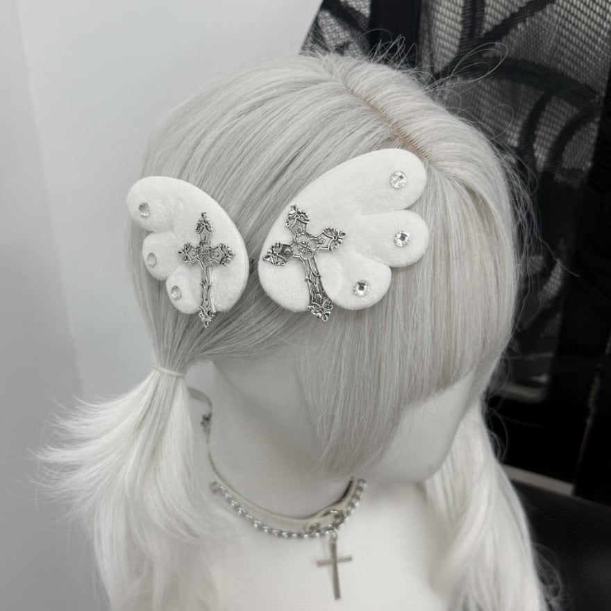 天使界隈を象徴する純白の翼|十字架とビジューを添えた地雷系ヘアクリップ