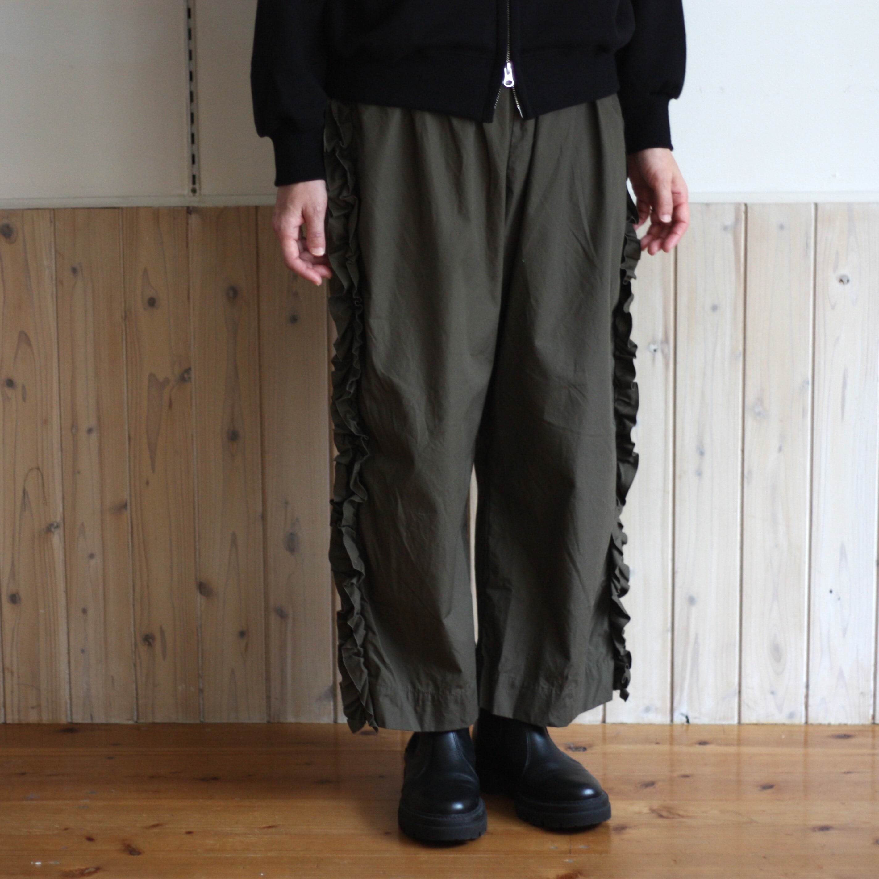 Gauze# ガーゼ ビビアンパンツ マットカーキ | tous les jours