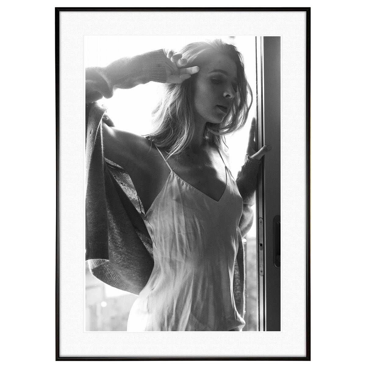 人物の写真 キャミソールを着た女性 インテリアモノクロアートポスター額装 AS2268