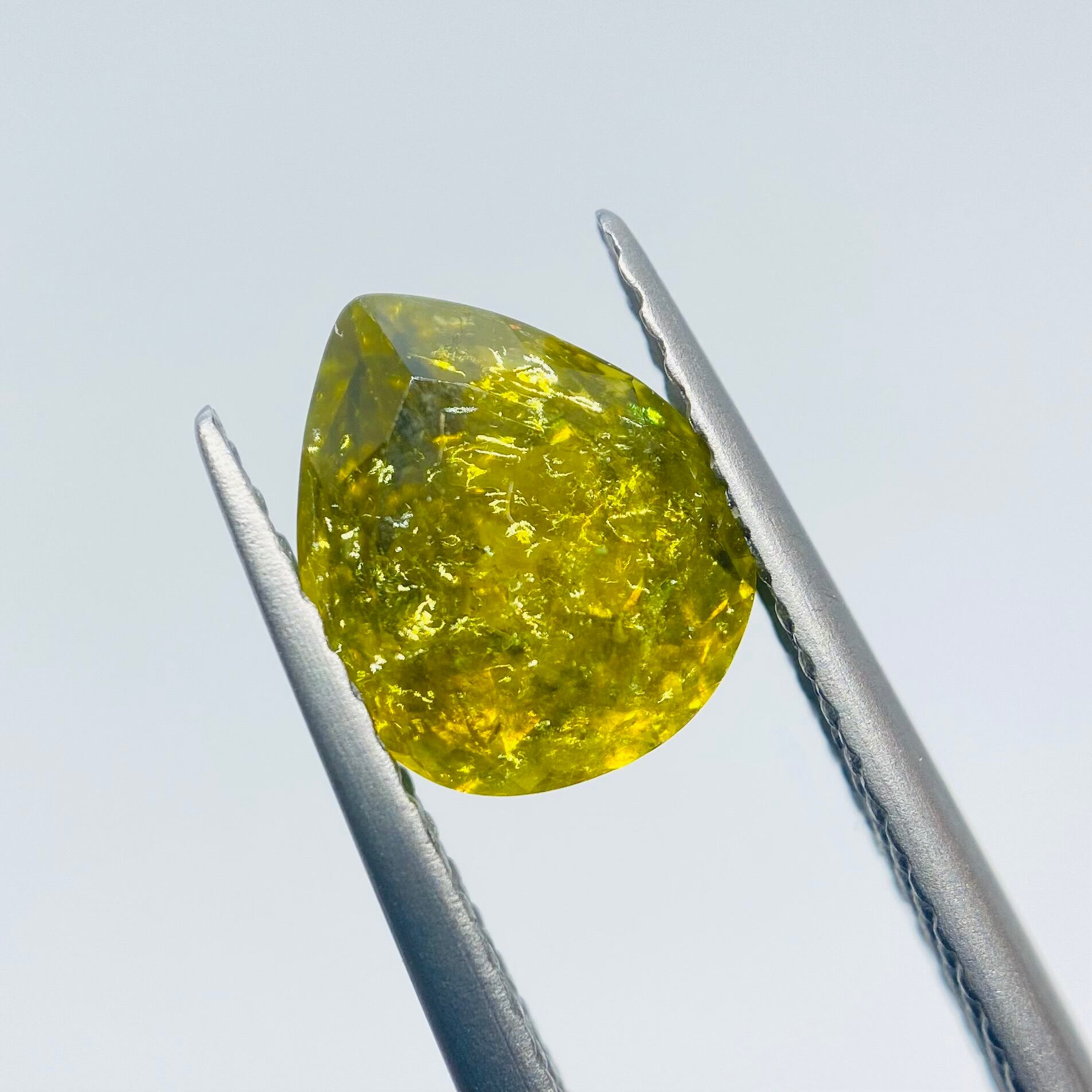 春にパワー満開　イリデッセンス入りトルマリン