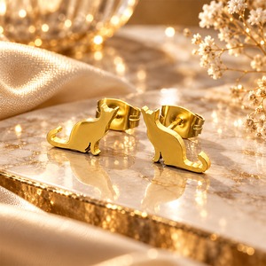 ネコ ピアス ゴールド 49 金属アレルギー対応 ステンレス 両耳セット レディース 小ぶり 猫モチーフ ネコ 猫 ねこ