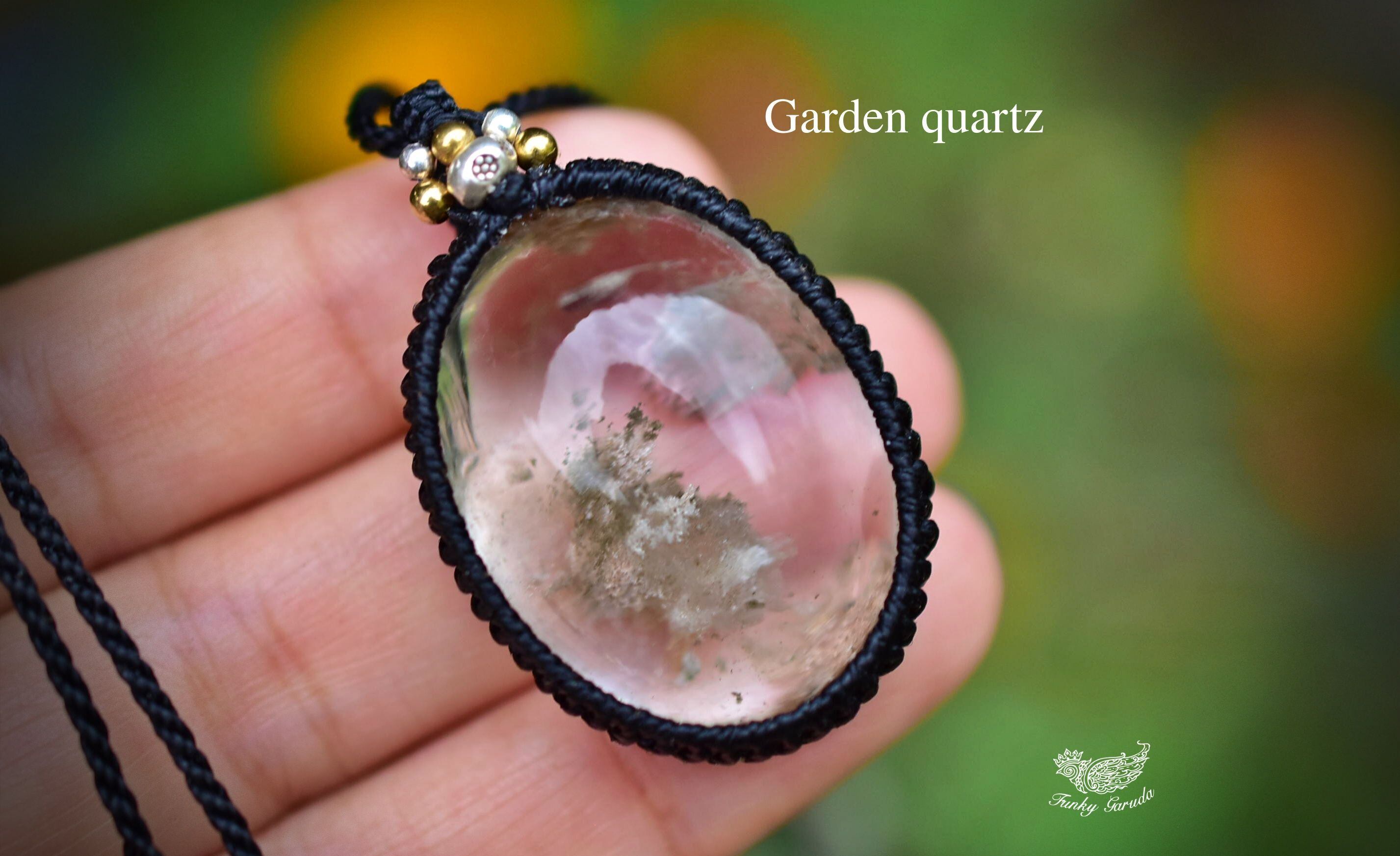 小さな丘★ホワイトガーデンクォーツマクラメペンダント gy066