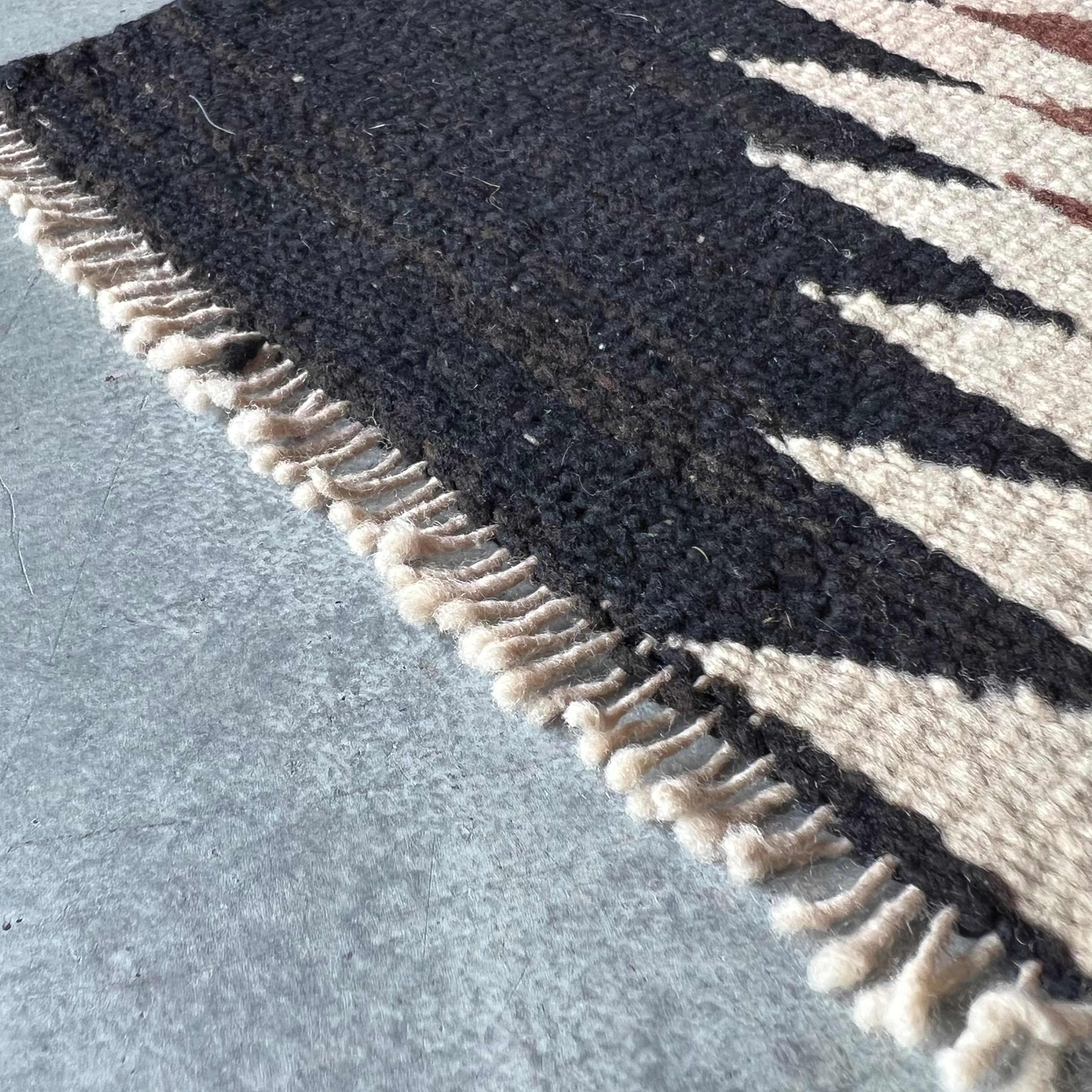 1950s-60s NAVAJO RUG | BUFF STOCK YARD
