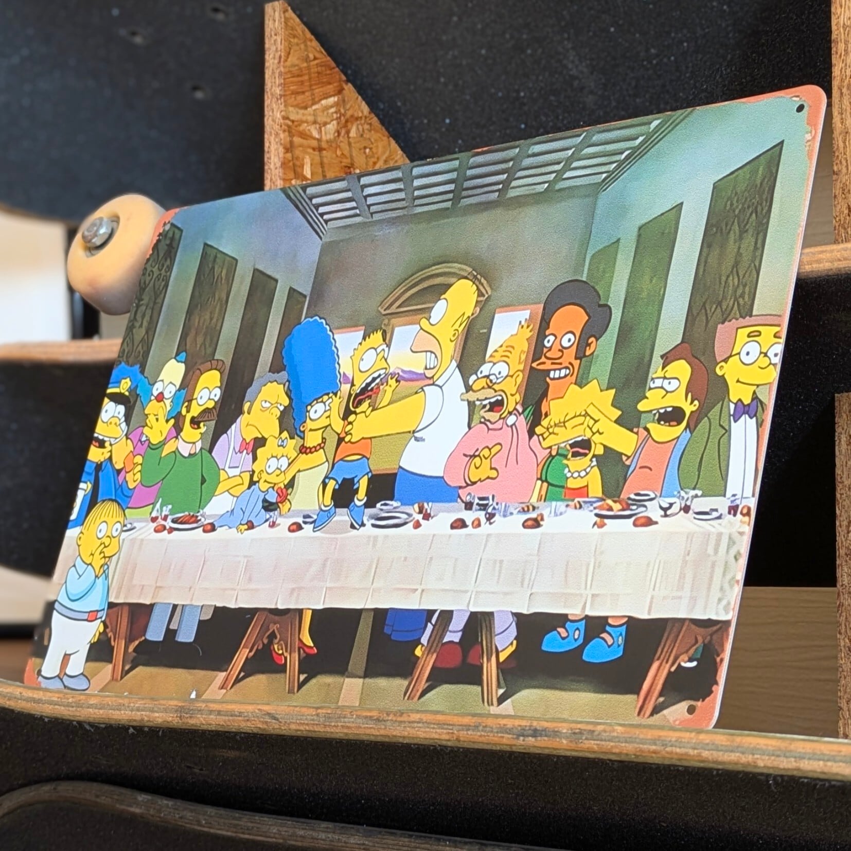 送料無料！ちょうどいいブリキ看板【 The Simpsons （ シンプソンズ ）】最後の晩餐(笑) /  METAL SIGN / メタルサイン / ブリキ看板 / サインボード / ビンテージ加工 〚アメリカン雑貨 アメトイ〛