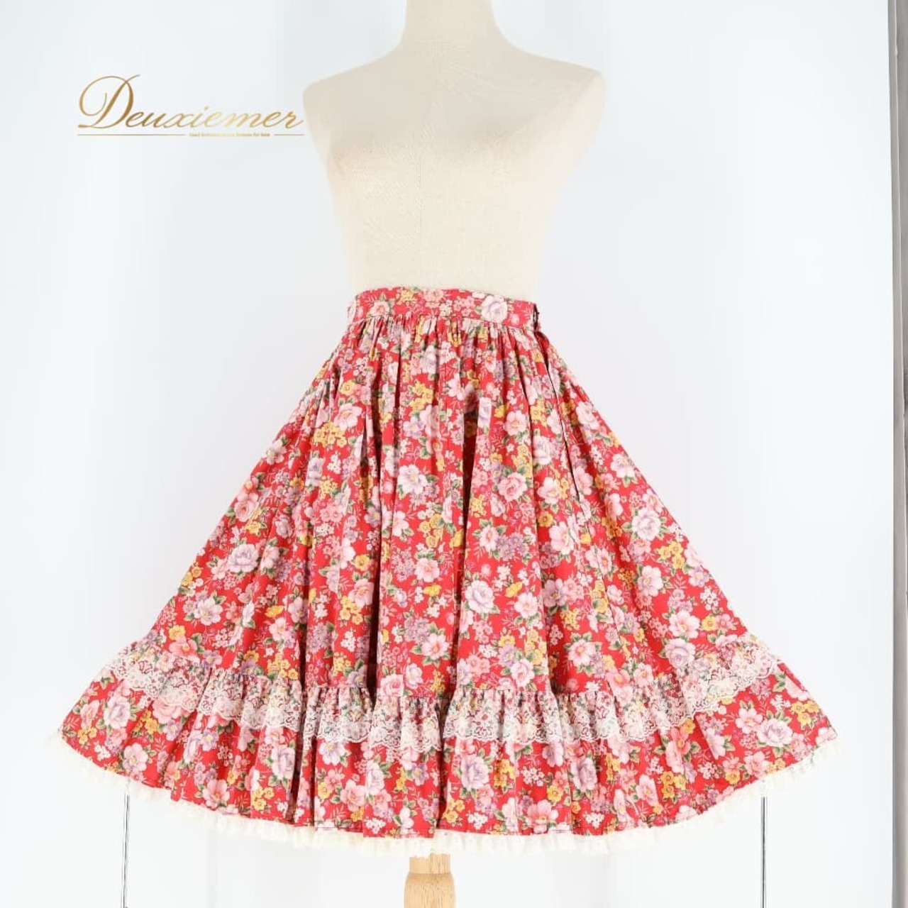 フォークダンス 衣装 スカート レッド系 サカイ SAKAI 日本製 花柄 花 カントリー レース チロリアン チロルスカート 赤 白 紫 黄 華やか 総柄 練習 レッスン ダンス衣装 イベント かわいい ホワイト系 ピンク系 パープル系 イエロー系