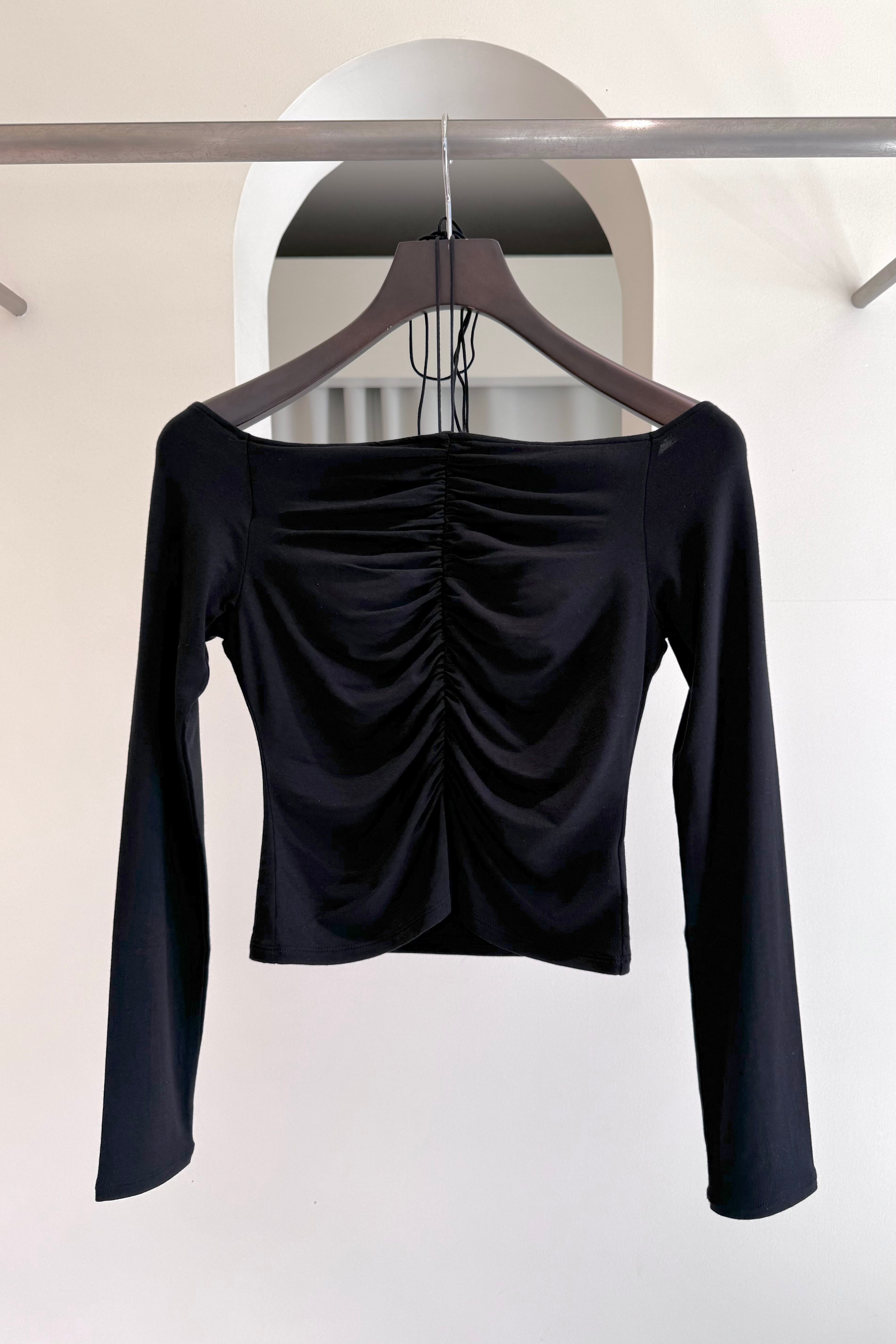 determ;】Gathered Off-shoulder Top | theour