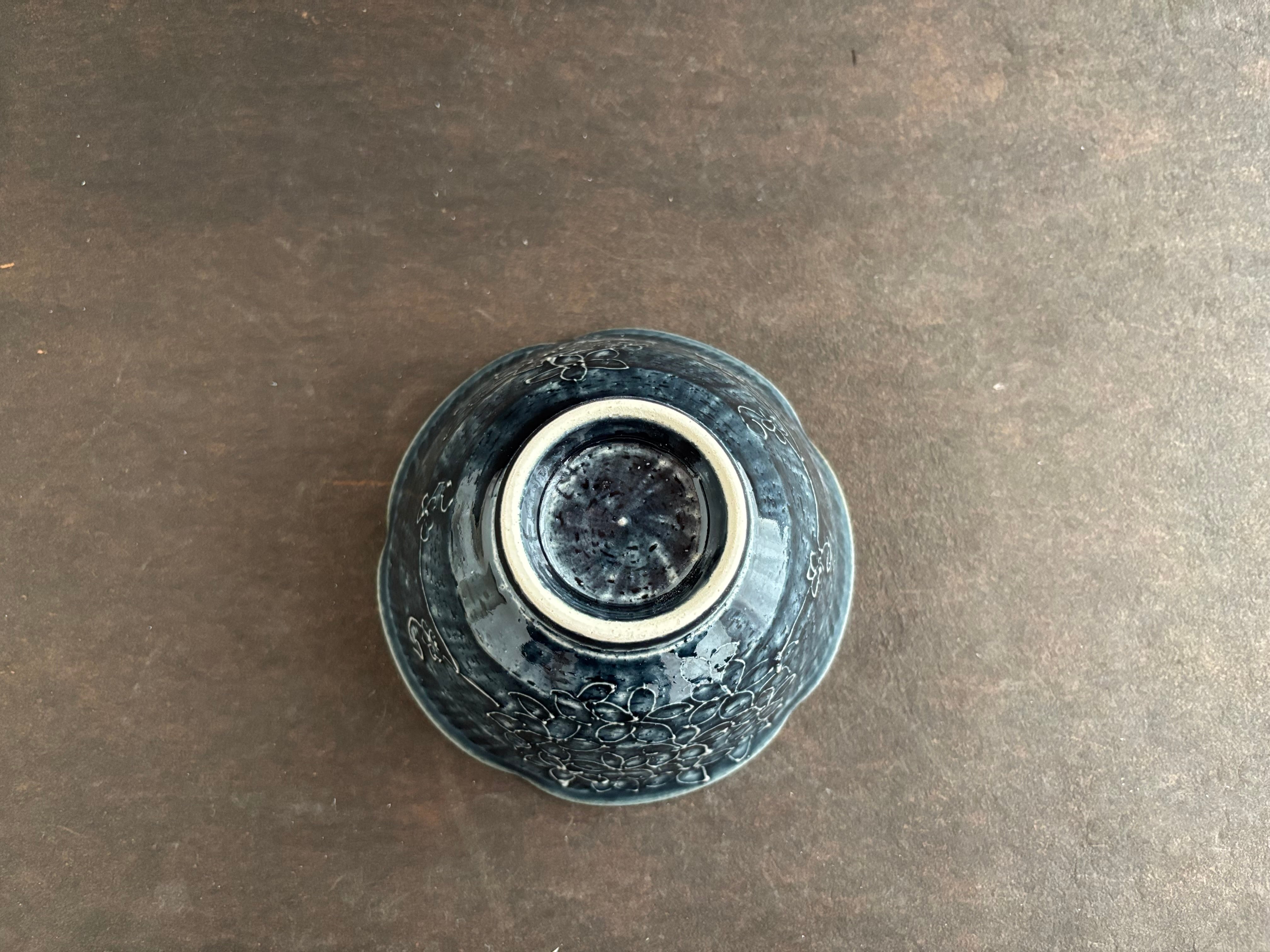 土和のルリエフ　藍釉　お花形ご飯茶碗