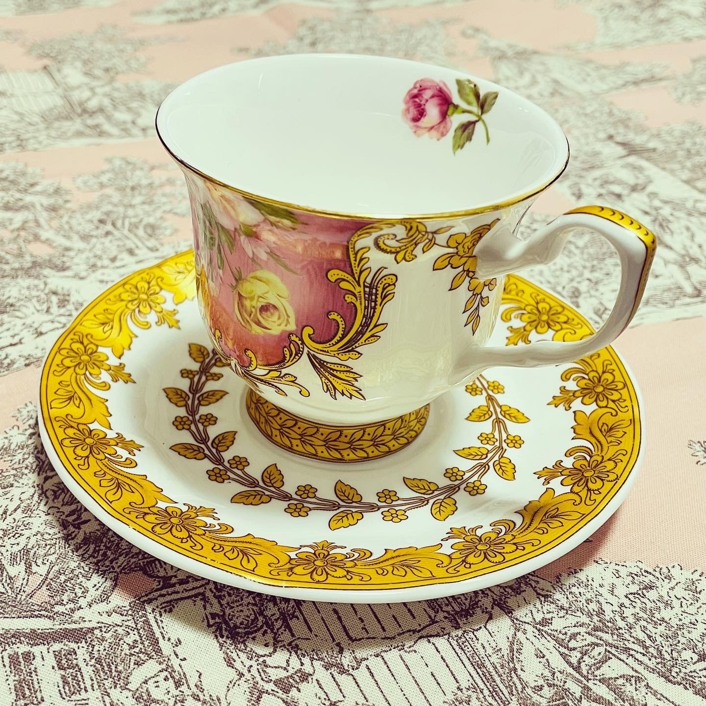 ロイヤルアーデン ティーカップ&ソーサー | Antique Balancier ロイヤルアーデン ティーカップ&ソーサー | Antique Balancier