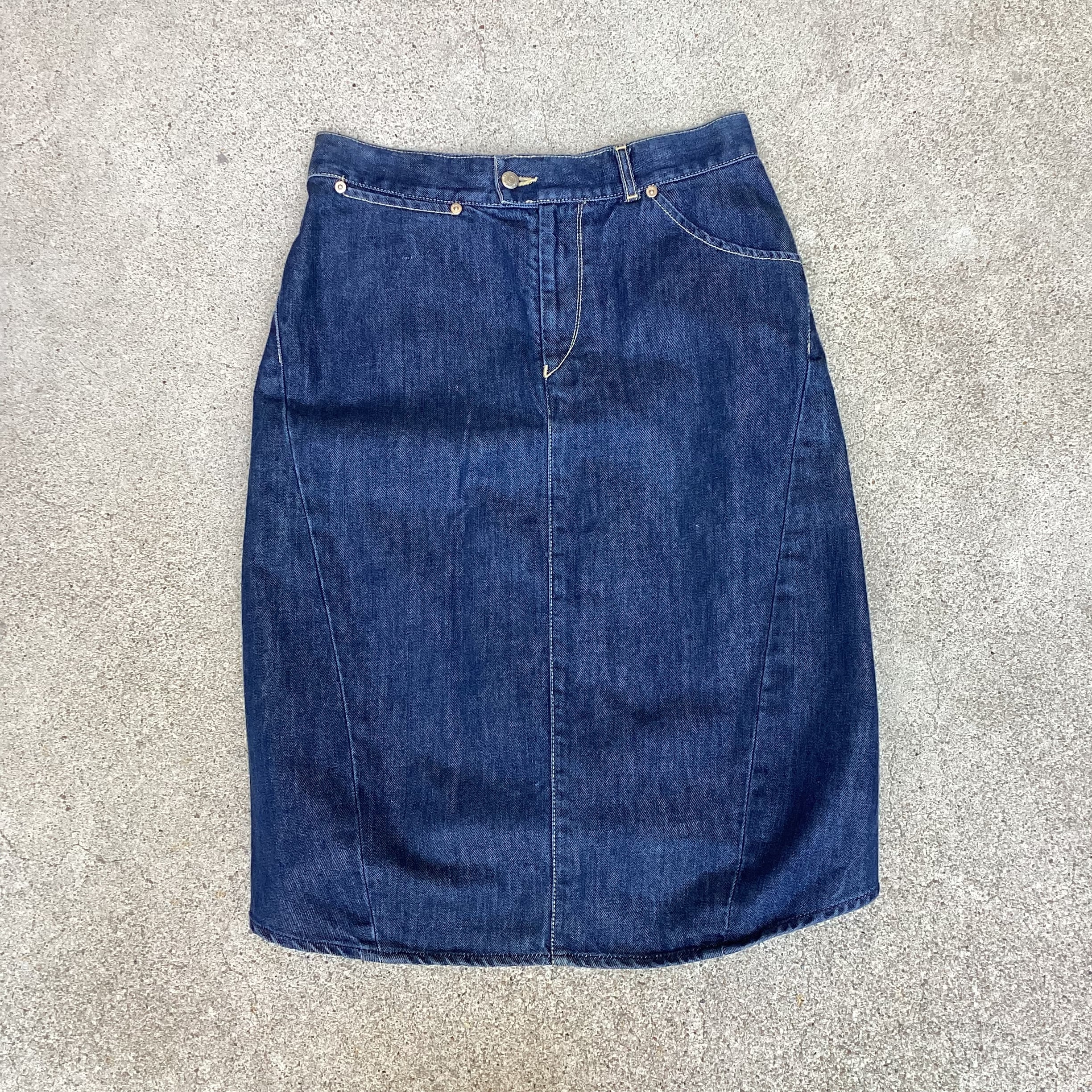 00s Euro Levi's Red 3D Cutting Design Denim Skirt 2000年代 リーバイス レッド 初期 立体裁断  デニム スカート 耳付き チュニジア製 | terrace_vintage.used powered by BASE