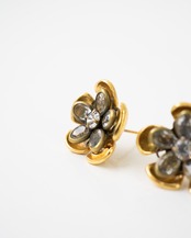 〈CHANEL〉Camellia Rhinestone earrings Made in 2003SS