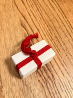 ラッセントレー　木製オーナメント　（プレゼント）Larssons tra クリスマスオーナメント