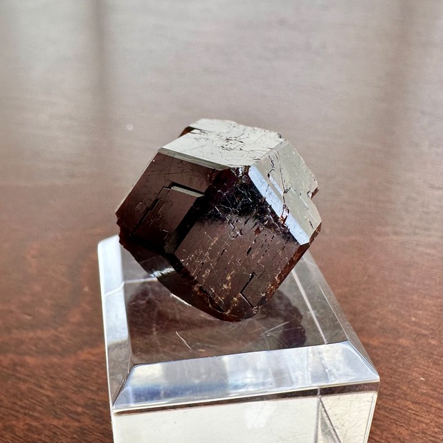 クロムグロッシュラー / ペクトライト【Chrome-Grossular with Pectolite】カナダ産