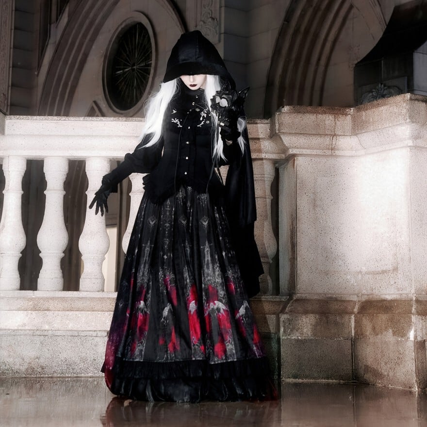 闇の大聖堂で祈りを捧げる。教会×十字架×薔薇が織りなす聖なるゴシック