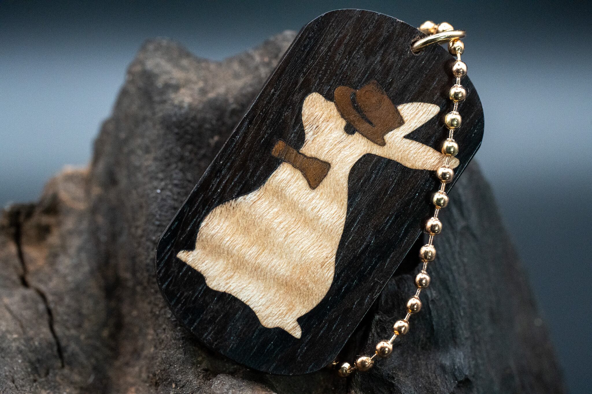 【音楽業界屈指の銘木】 ハカランダ ドッグタグ 象嵌 三月ウサギ