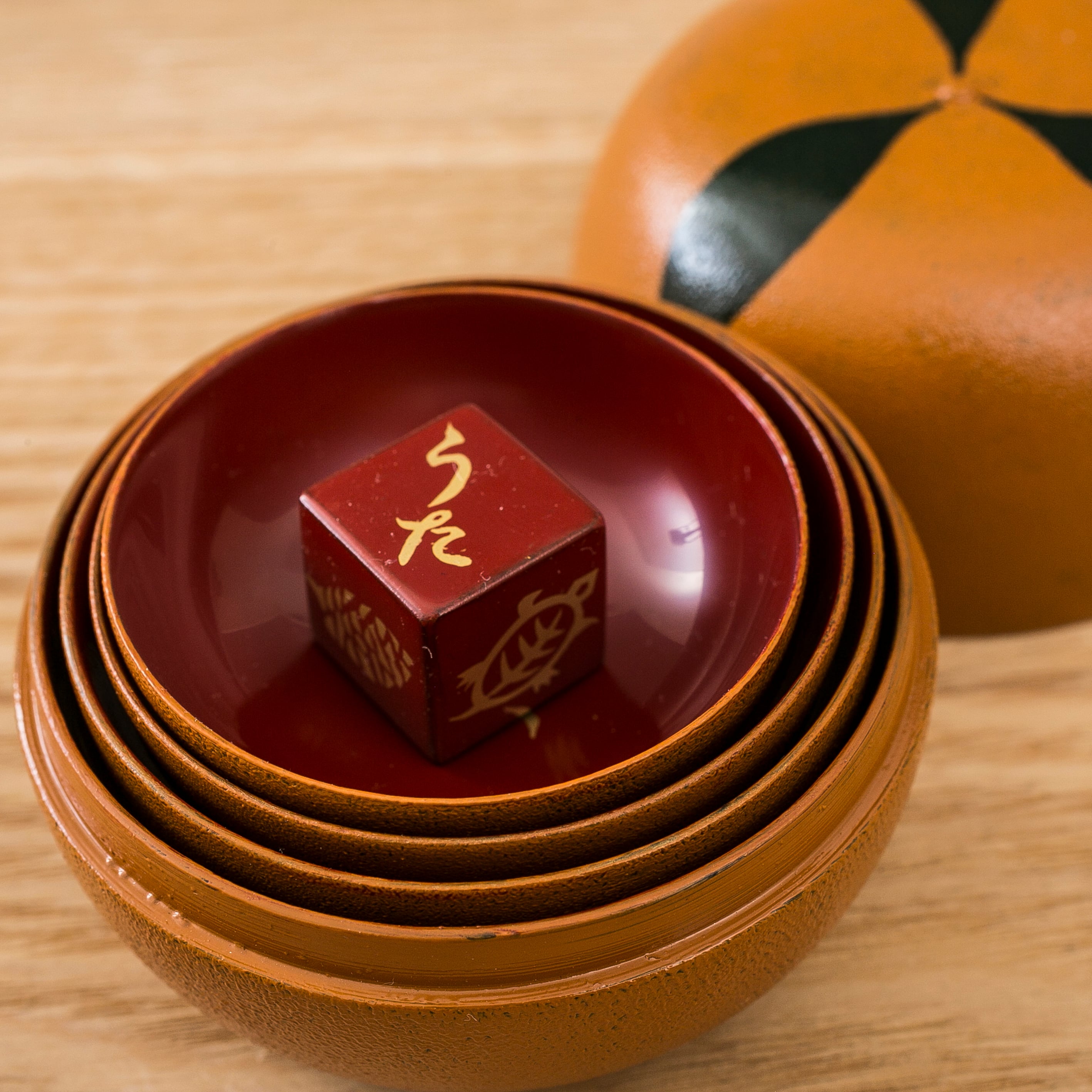 和食器　朱塗　鶴蒔絵　椀　盃　時代箱　V　9585 和食器 朱塗 鶴蒔絵 椀 盃 時代箱 V 9585 楽天市場】5.5寸