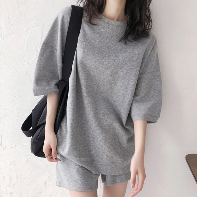 セットアップ スポーツウェア Tシャツ パンツ ショート丈 袖あり 半袖 襟なし スリム 細身 ラグランスリーブ ツーピース カジュアル シンプル おしゃれ かっこいい 大人女子 マニッシュ ボーイッシュ スポーティー 無地 春 夏 秋 冬10代 20代 30代 40代 レディース 女の子 運動 エクササイズ 着回し 重ね着 韓国 韓国系 サイズ M L XL 2XL グレー ダークグレー ホワイト