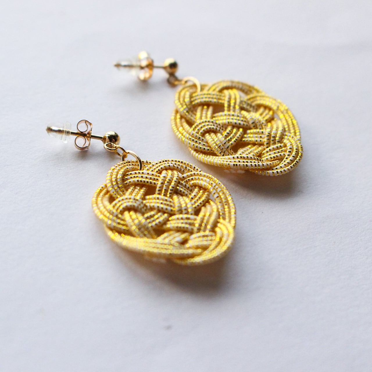 水引ピアス・イヤリング - TSUYA - ゴールド | 紙単衣 - kamihitoe