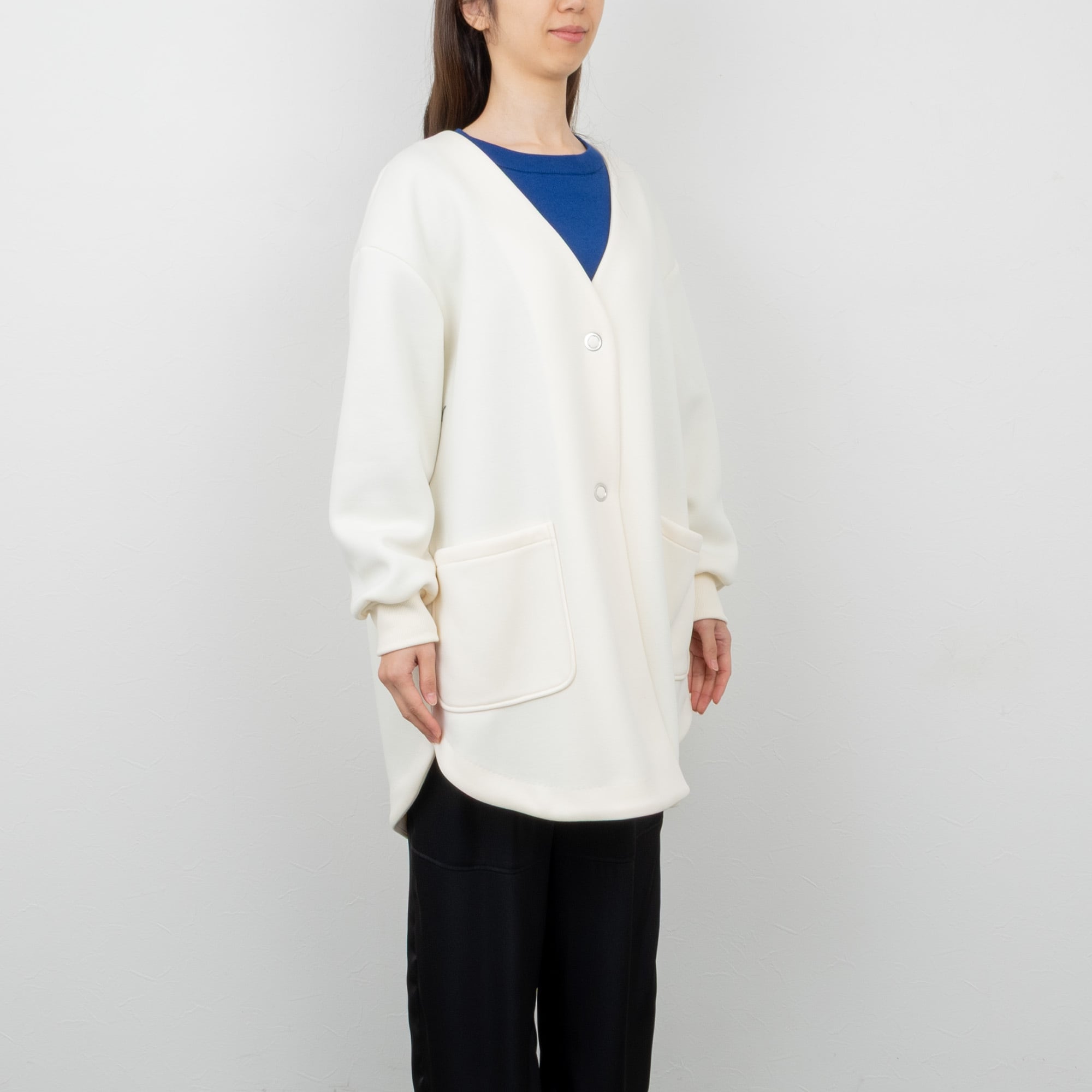 QTUME／クチューム】ダンボールラウンドヘムミドルコート（オフ