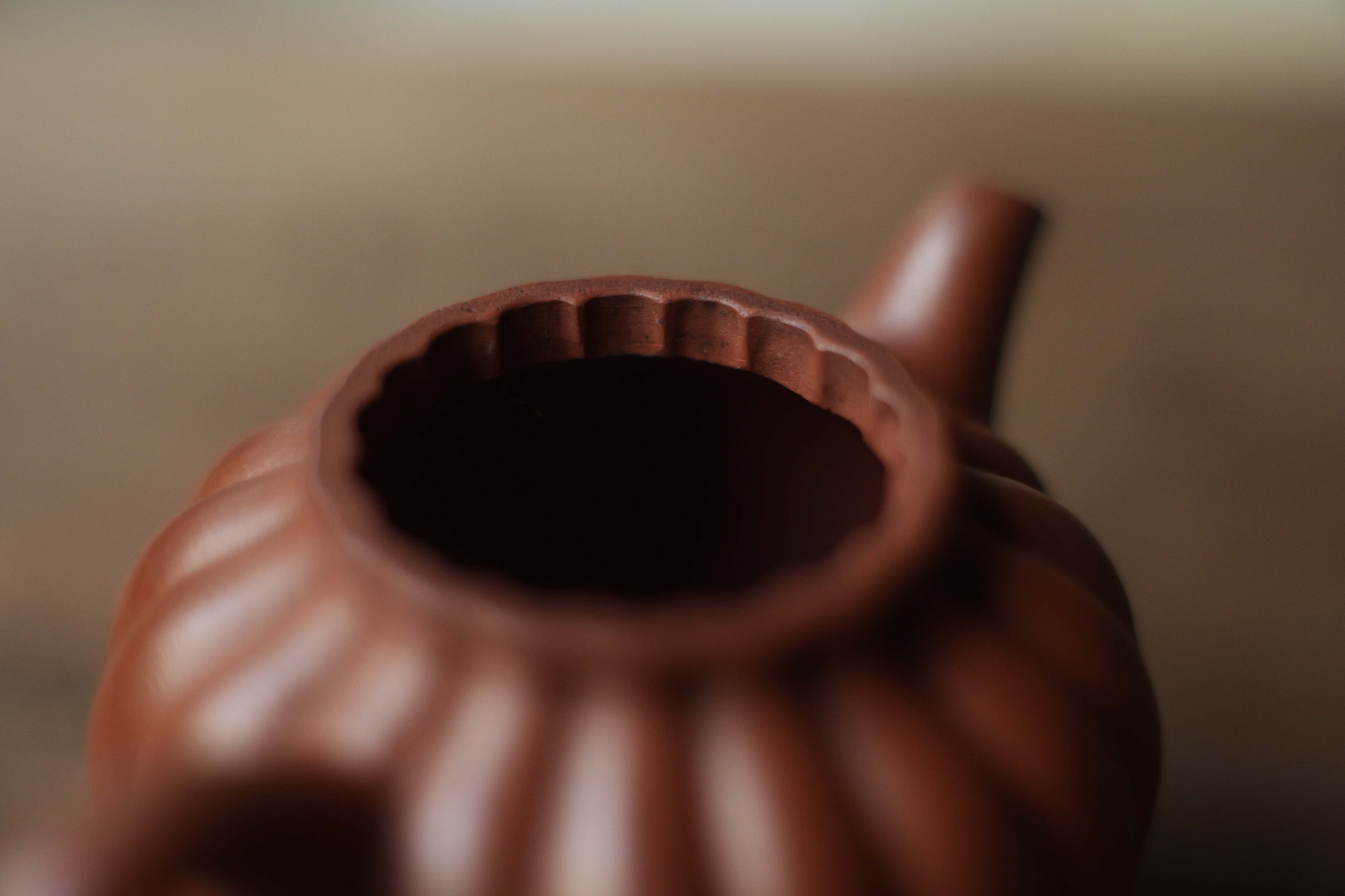 ヴィンテージ 宜興紫砂壺「菊弁・秋水式」（約120cc）・朱泥 | 北白川