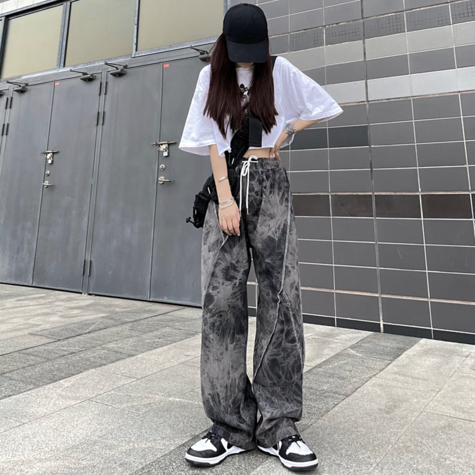 韓国で人気 タイダイ柄 ワイルドレッグ パンツ ハイウエスト 美脚 柄パンツ モノトーン カジュアル ストリート メンズっぽ Lamitte Deco トレンド 韓国ファッション ショップ Base店