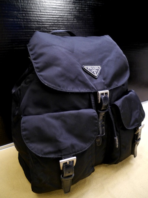 定番◆PRADA プラダ ナイロンｘレザー切替 リュック バックパック 黒◆ リバイバルブームと使い勝手の良さで人気再燃！永遠の定番モデル♪