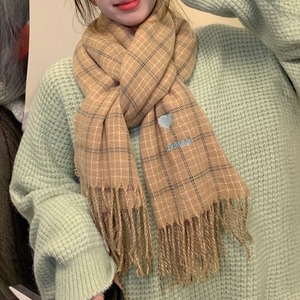マフラー レディース 秋冬 大判 チェック柄 ハート刺しゅう ロゴ 韓国 ガーリー ロング フリンジ 防寒 あったか ストール 通勤 通学 ひざ掛け 大人可愛い [LW-CGZ004]
