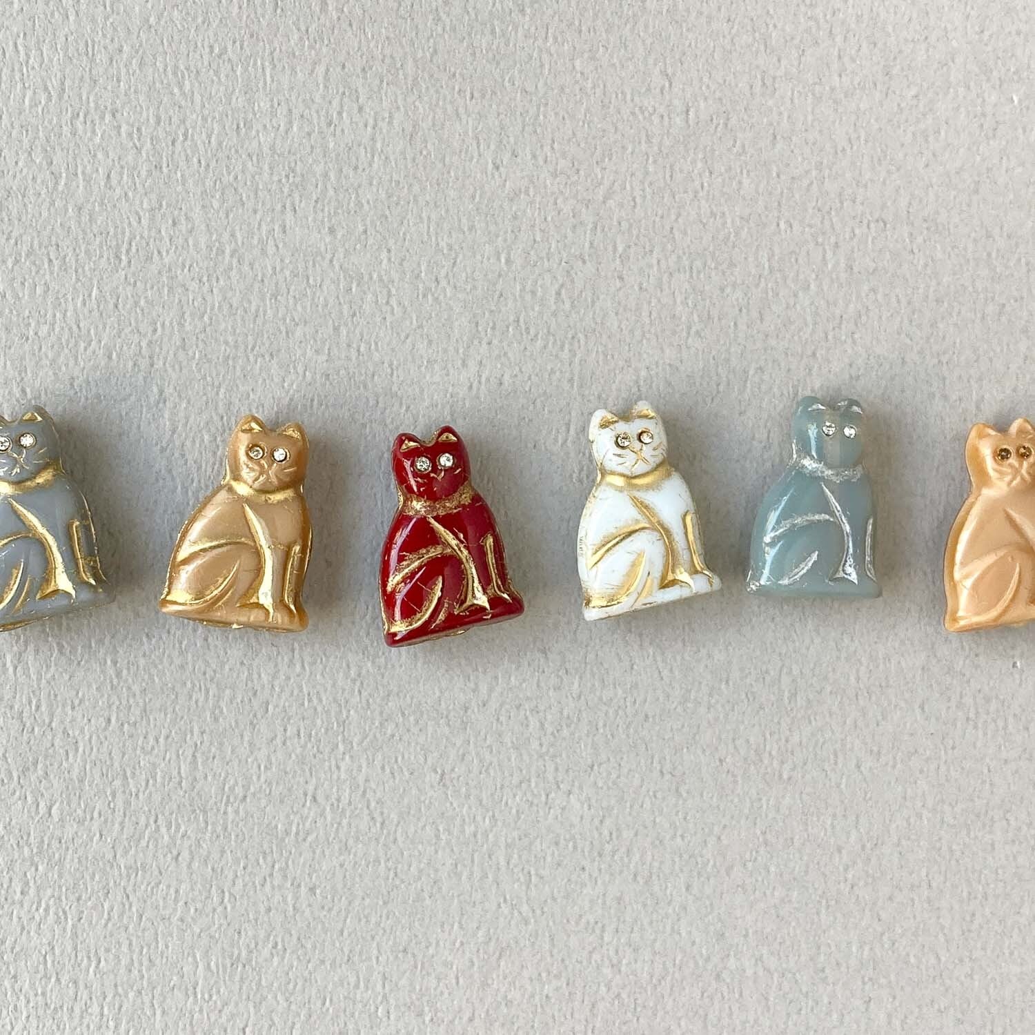 新色追加〉ビジューアイお座り猫チェコビーズ | Dua-アクセサリー