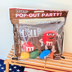 ✨️プレゼントで貰ったらめちゃ嬉しい♡✨️【 m&m's ( エムアンドエムズ ) 】 Snack Bag Plush Pillow Set / 5チョコレートプラッシュ in パッケージクッション〚アメリカン雑貨 アメトイ〛
