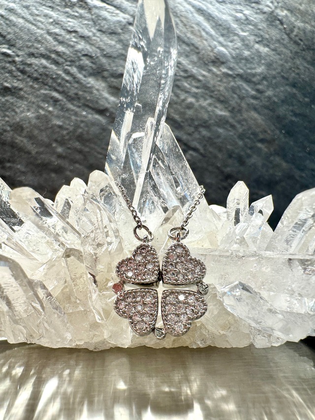 Luna Clover Necklace｜愛とご縁を結ぶ四葉のクローバーネックレス【恋愛運・対人運】