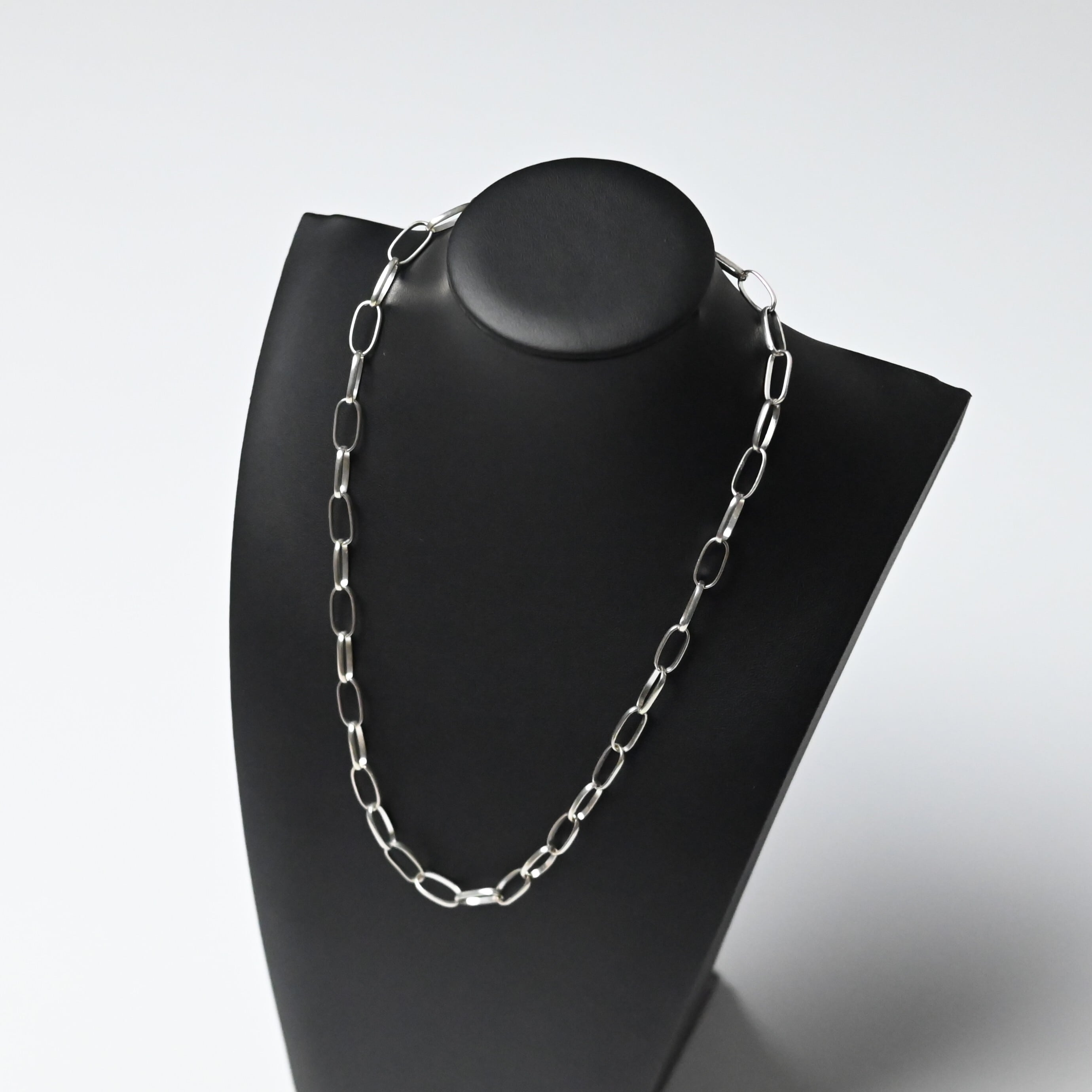 ERICKA NICOLAS BEGAY / HAND MADE LOOP CHAIN