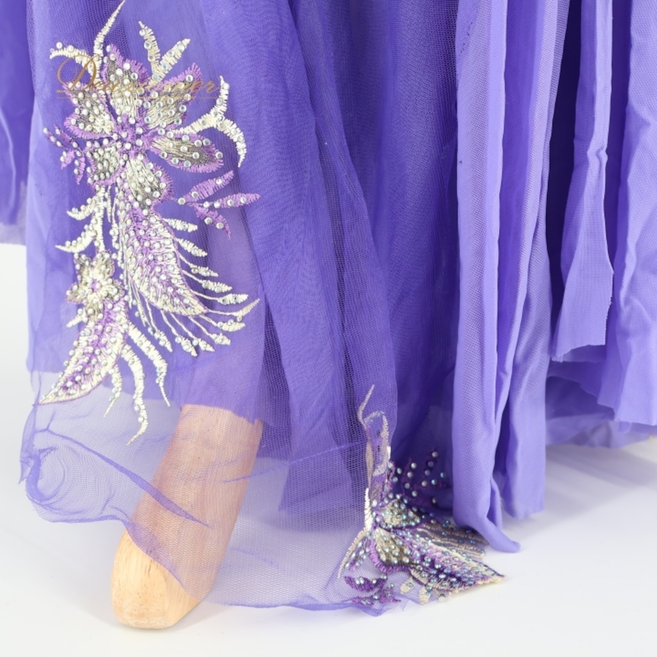 ベリーダンス オリエンタル 衣装 上下セット パープル系 クイーン Queen トップス スカート アーム アーム飾り 紫 鮮やか ラインストーン 花 上品 スリット 豪華 装飾 かわいい ダンス衣装 ステージ イベント インナーパンツ